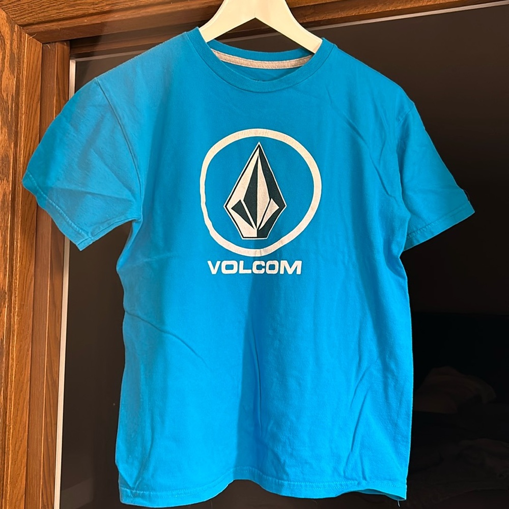 Volcano tshirt boys large